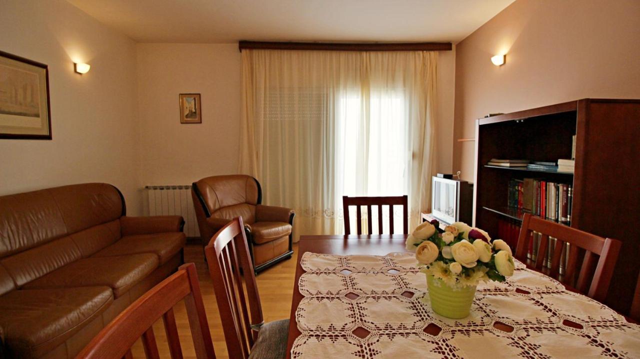 Apartment Ora Omis Exterior photo